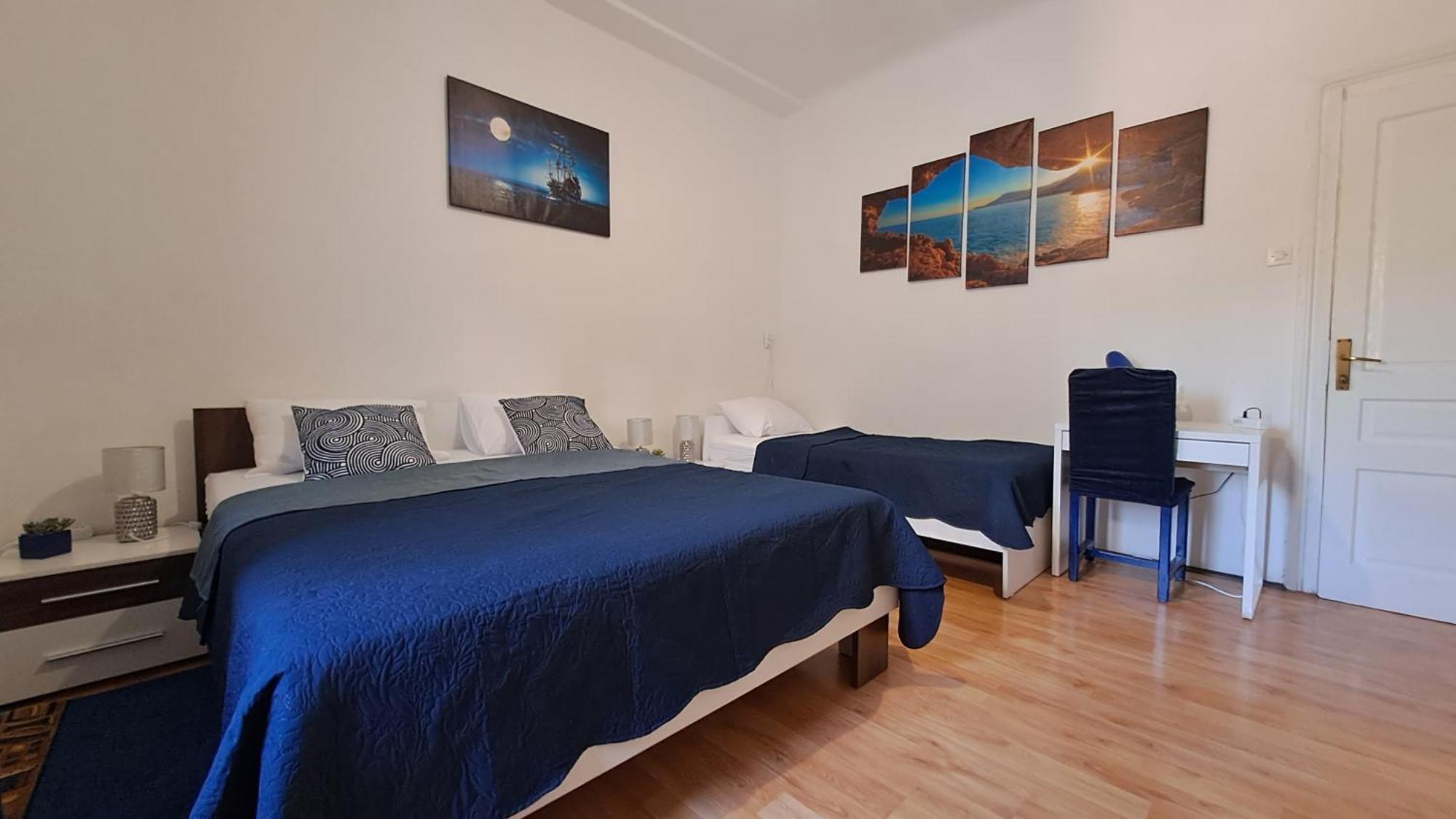 Red Blue With Private Parking And Gray Blue Apartment Pula Exterior foto